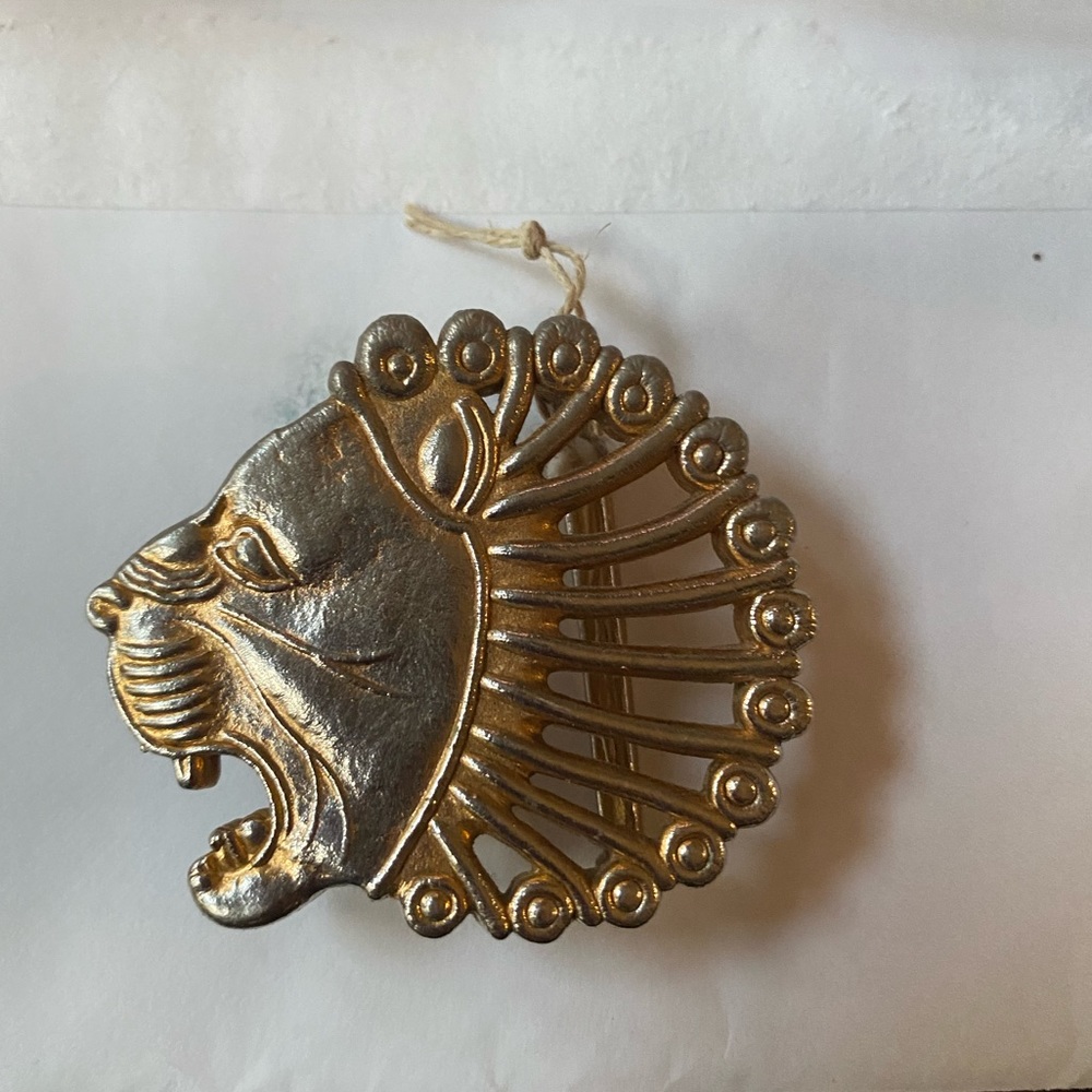 vintage MFA-G lion's head belt buckle